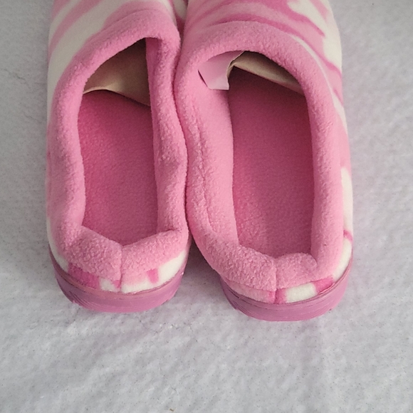 Pink/white slippers size xl 11-12 💝Valentines present - Picture 3 of 5